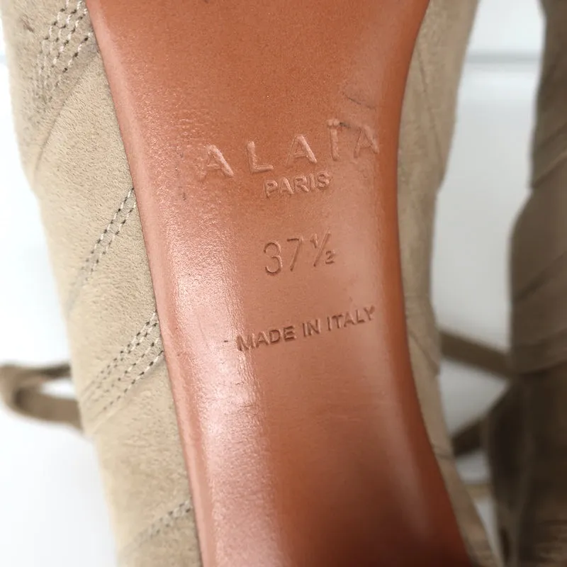 Bottes cheville Alaia à lacets avec découpes, suède taupe, taille 37.5, bout ouvert