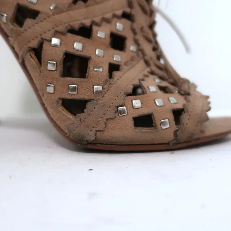 Bottines Alaia à perforations laser et cloutées en daim blush taille 35 à bout ouvert