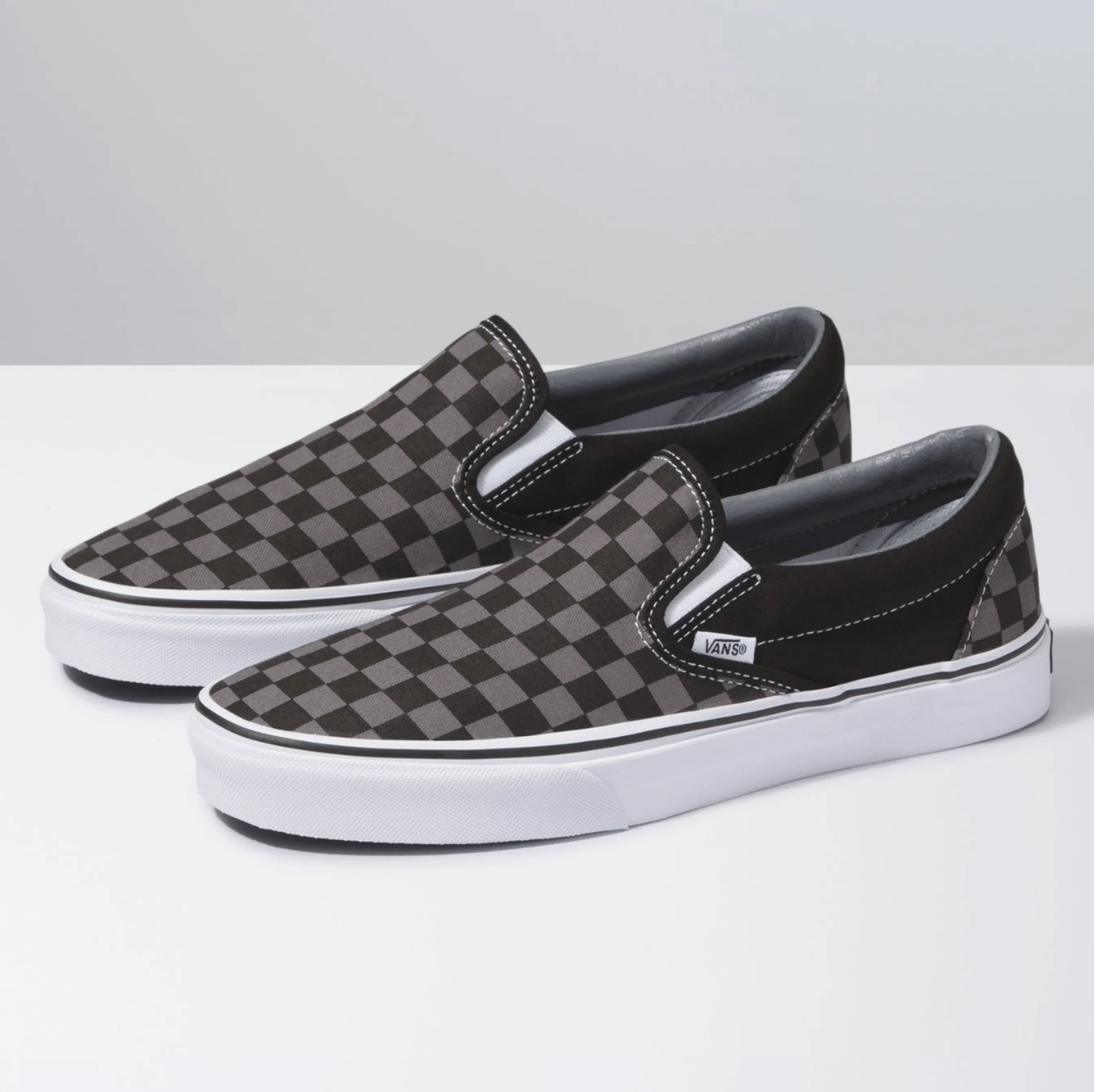 Chaussure à enfiler à motif damier