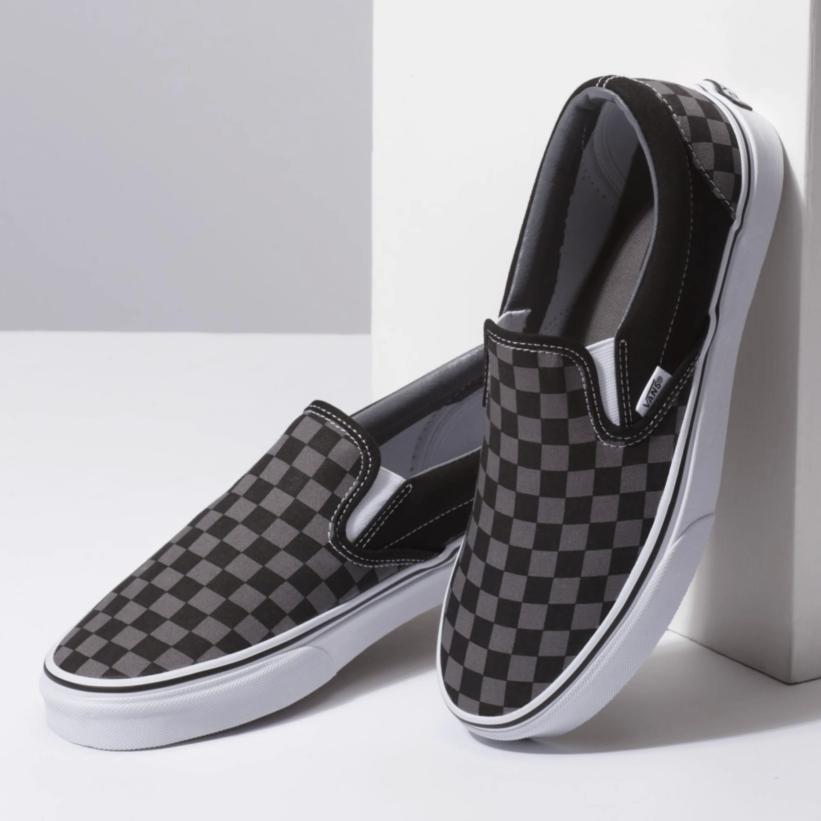 Chaussure à enfiler à motif damier