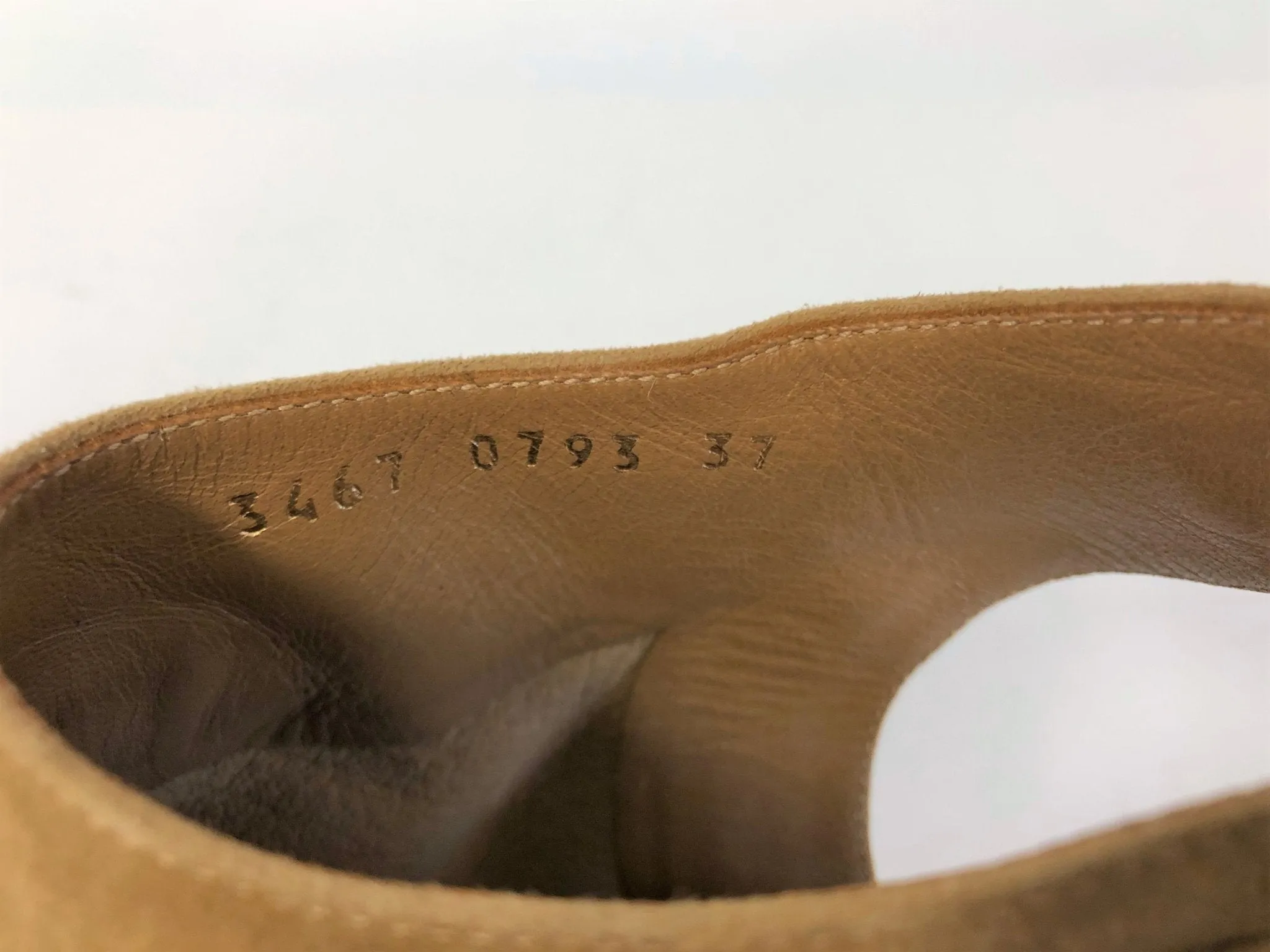 Bottines Gianvito Rossi à bout ouvert en daim marron taille 37 avec talon compensé et bride à boucle