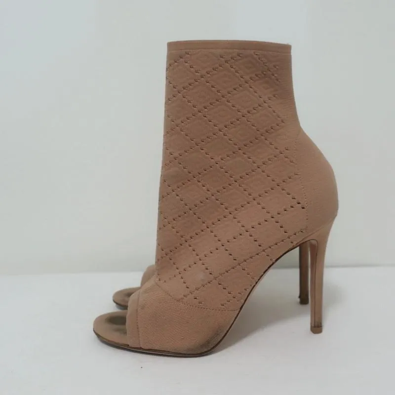 Bottines Gianvito Rossi en maille extensible beige taille 38 à bout ouvert et talon haut