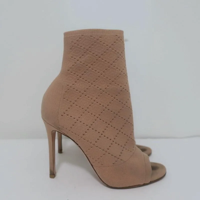 Bottines Gianvito Rossi en maille extensible beige taille 38 à bout ouvert et talon haut