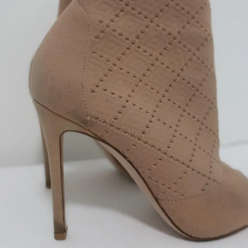 Bottines Gianvito Rossi en maille extensible beige taille 38 à bout ouvert et talon haut
