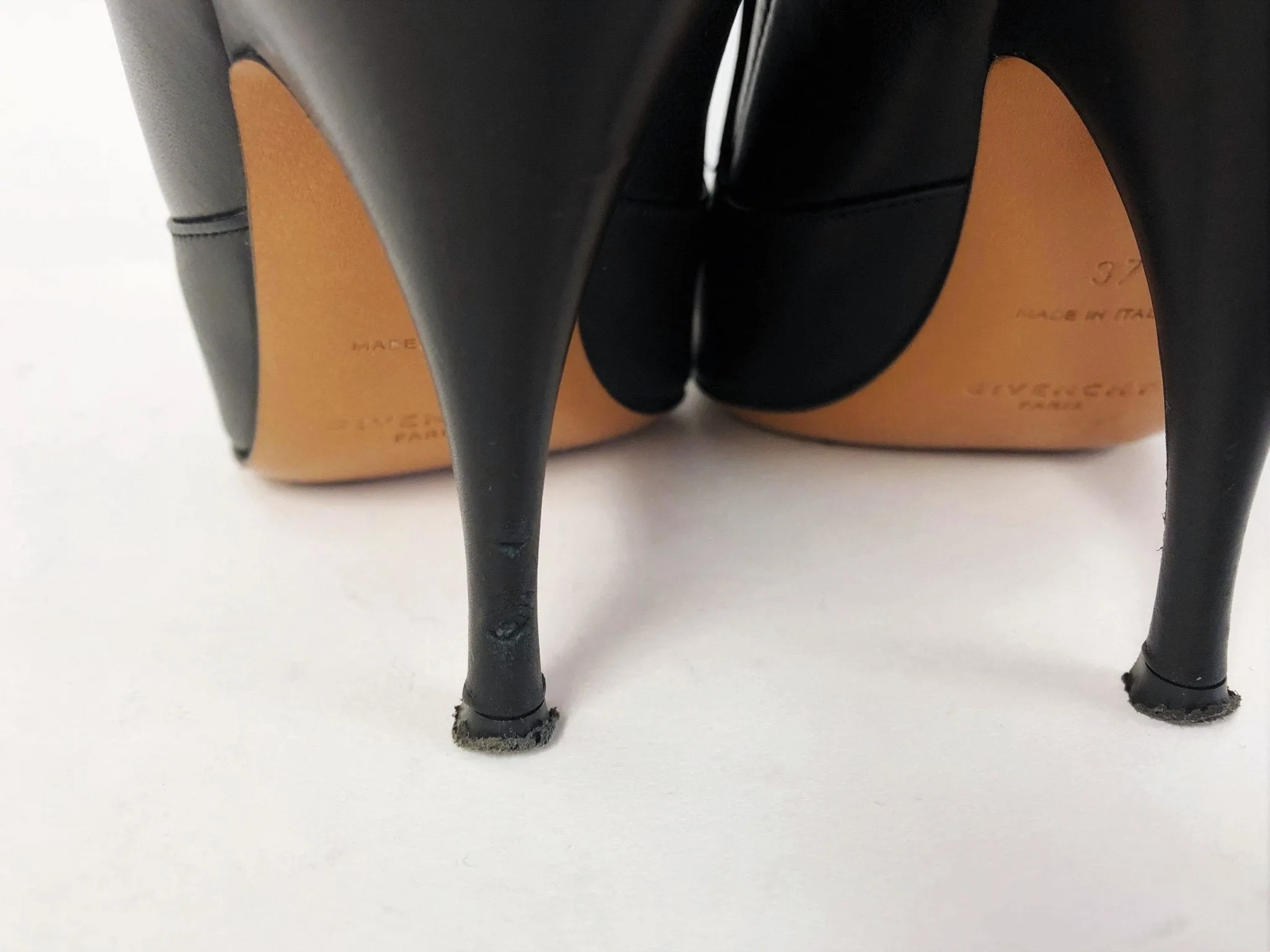 Bottes cheville Givenchy Infinity en cuir noir à motifs superposés pointure 37 à bout pointu