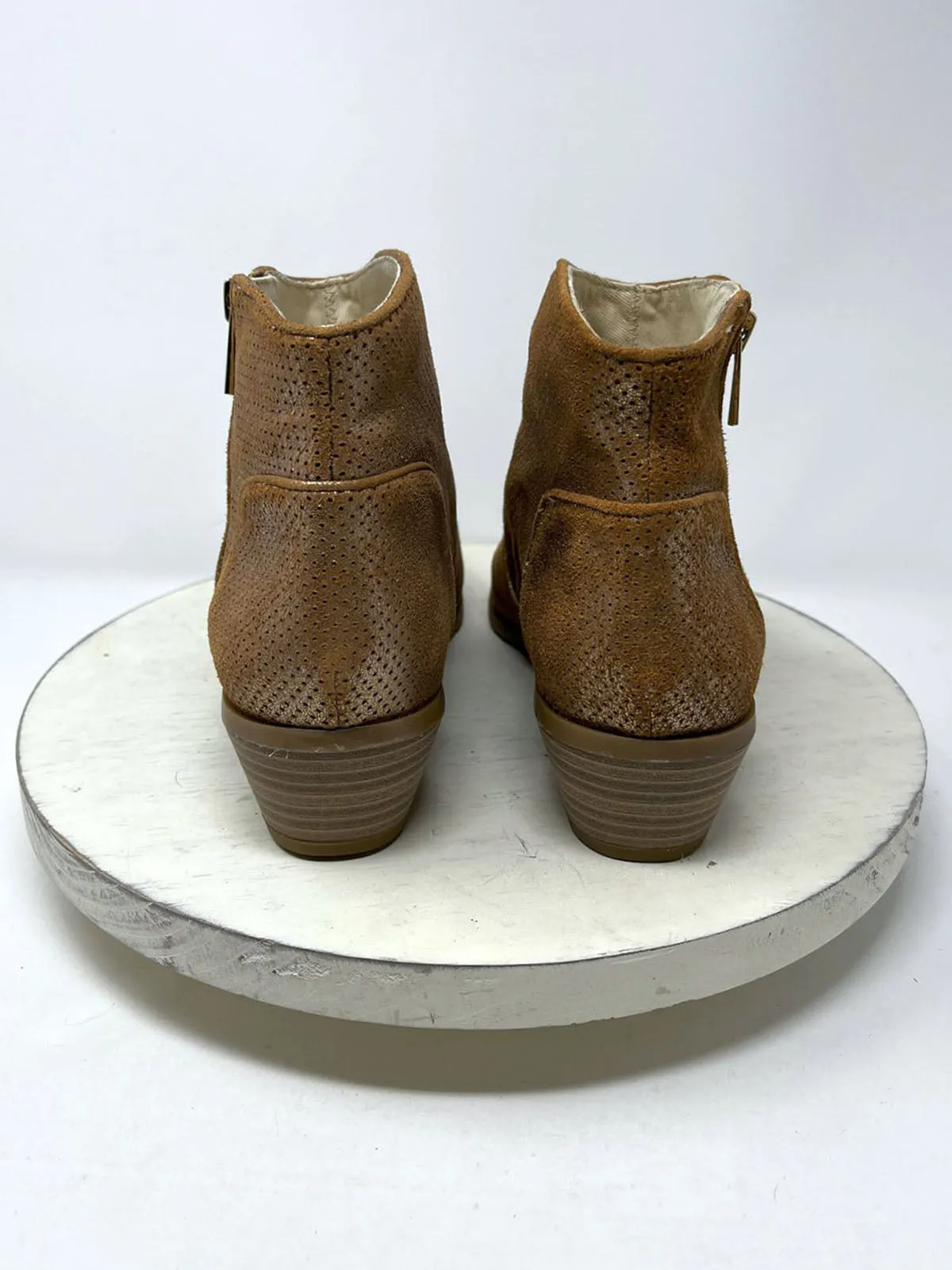 Bottine INC Taille 9.5 Perforée Pointillés Cuivre & Or NWOB