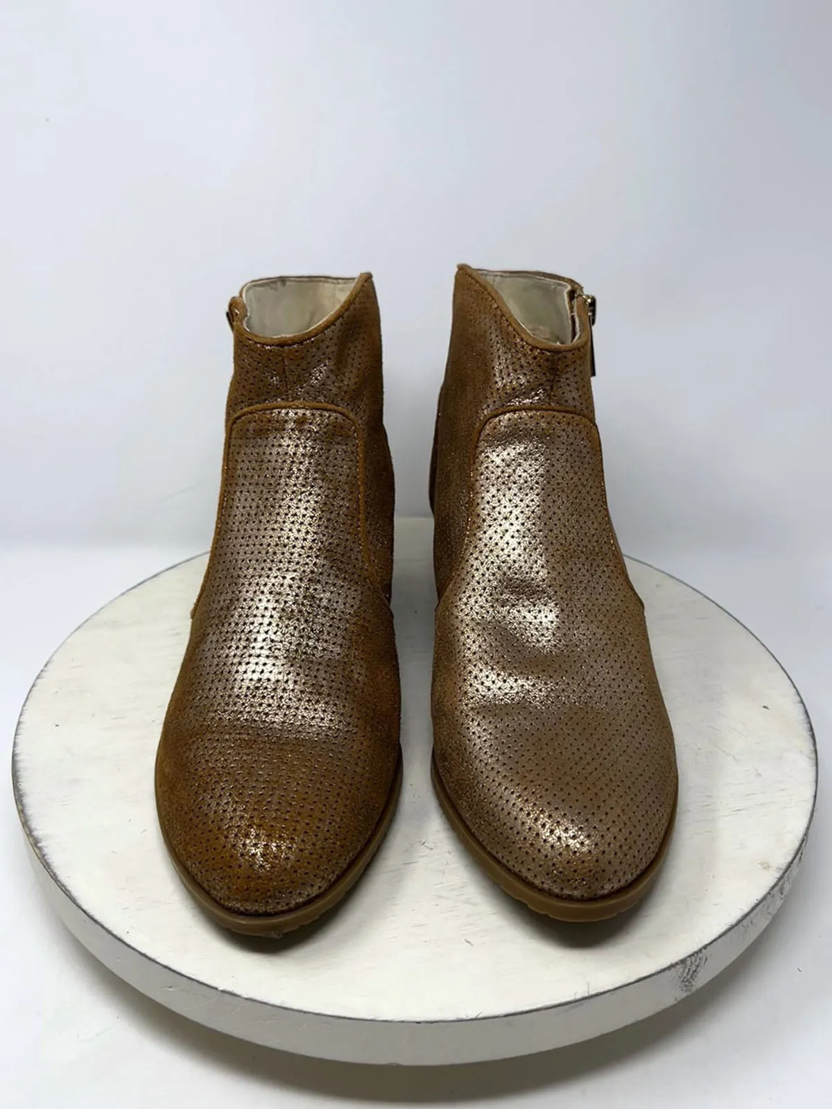 Bottine INC Taille 9.5 Perforée Pointillés Cuivre & Or NWOB