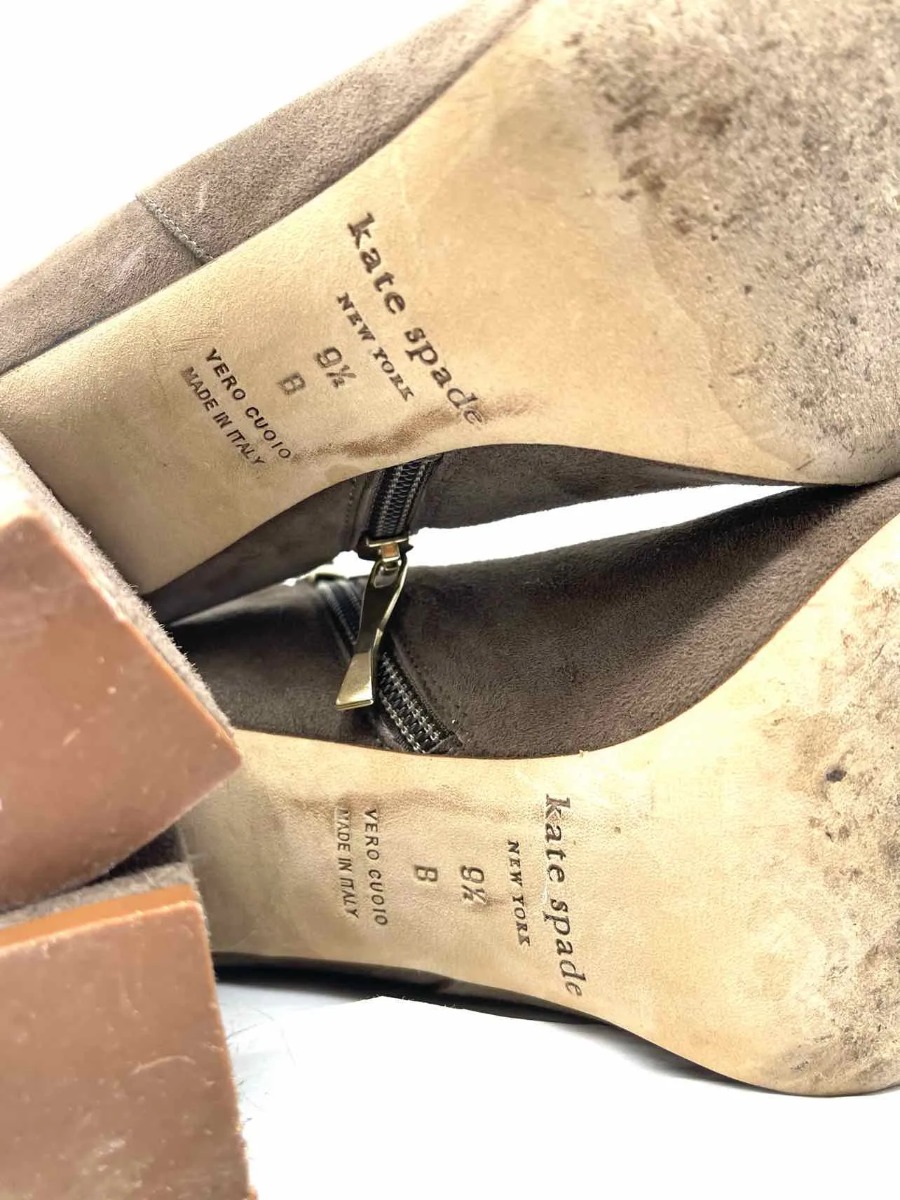 Bottes chelsea en daim taupe avec fermeture éclair Kate Spade taille 9.5