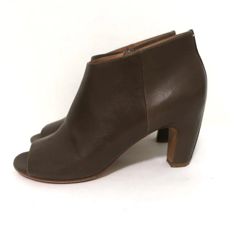 Bottines Maison Margiela à bout ouvert en cuir marron taille 39 avec talon courbé