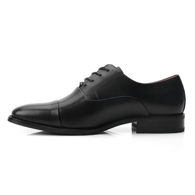 Chaussures habillées homme à bout rond et laçage noir