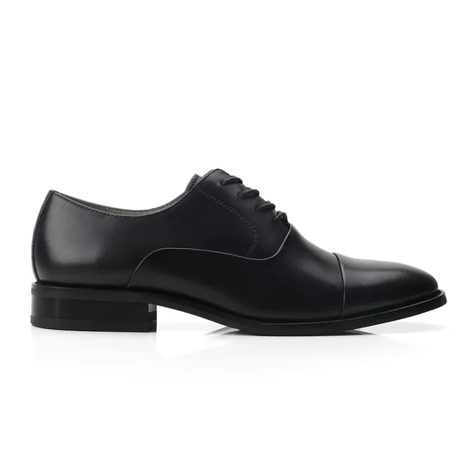 Chaussures habillées homme à bout rond et laçage noir