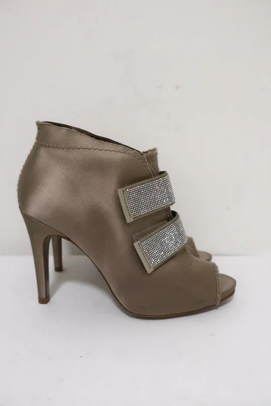 Bottines Pedro Garcia en satin beige avec incrustations de cristal, taille 38, bout ouvert, chevillère
