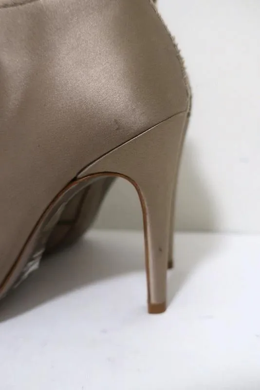 Bottines Pedro Garcia en satin beige avec incrustations de cristal, taille 38, bout ouvert, chevillère
