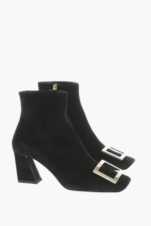 Bottines Roger Vivier en daim avec boucle décorative et talon de 8 cm